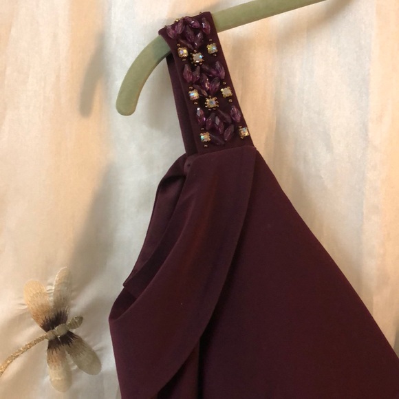 Formal gown with peekaboo sleeves. - Picture 3 of 8